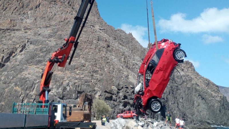 car plunges tenerife beach las teresitas 