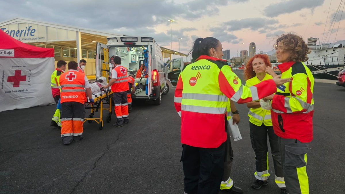 Cruise ship arrives in Tenerife with 67 migrants and 6 bodies rescued ...