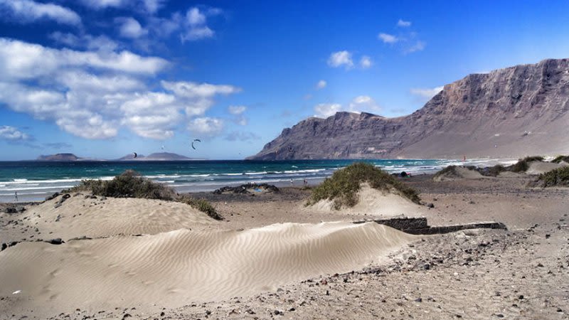 playa de famara lanzarote