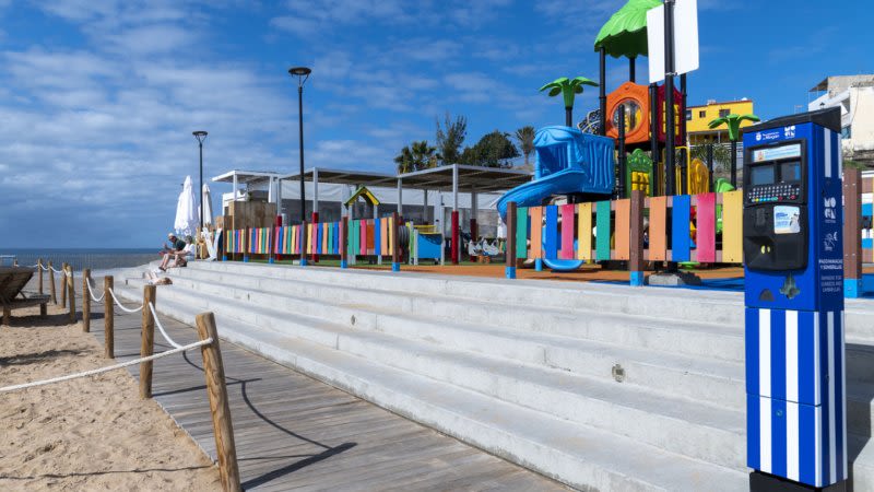 cash payment umbrellas sunbeds mogan gran canaria
