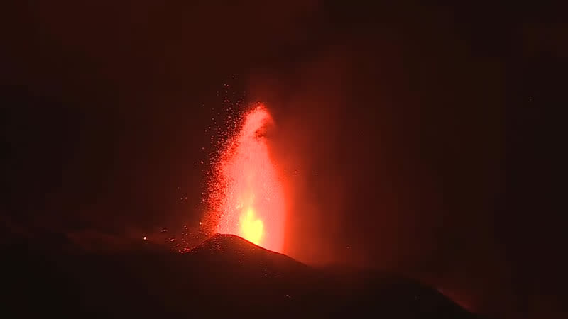 la palma volcano lava explosion 2021 canary islands spain