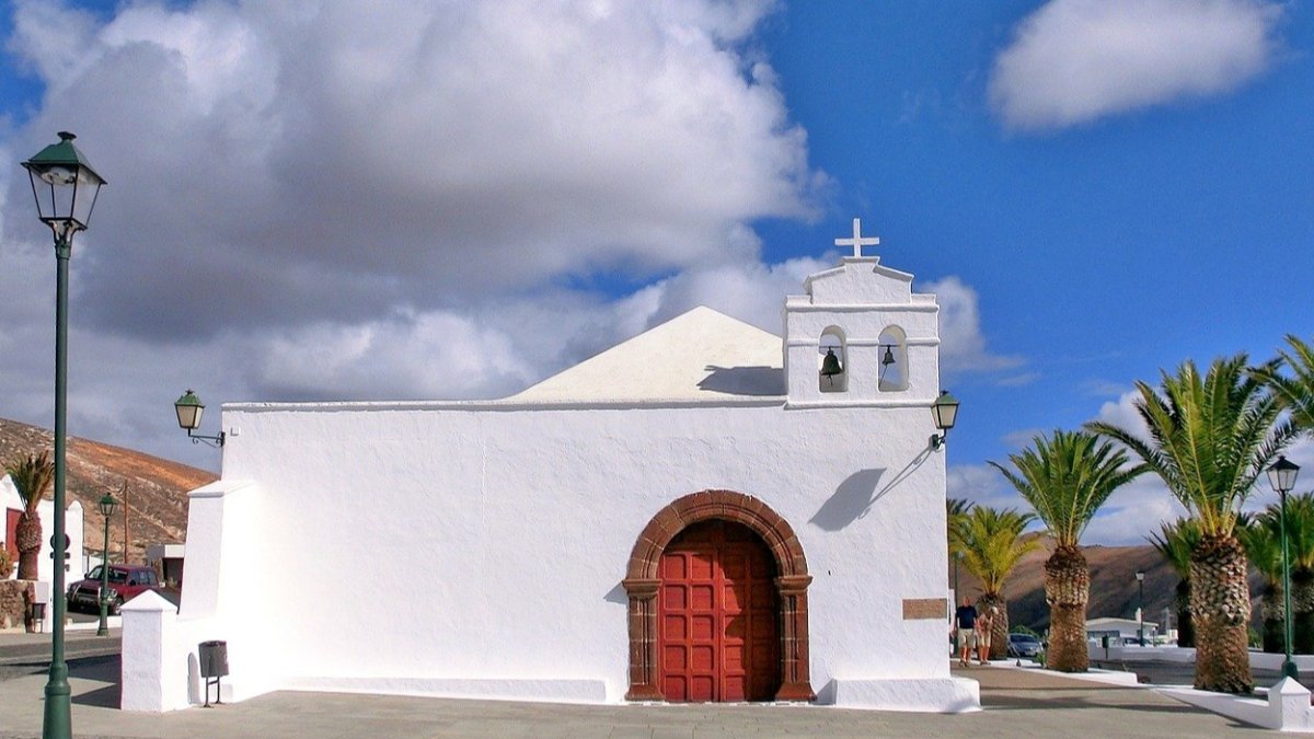 7 Beautiful Towns and Villages in Lanzarote, Canary Islands