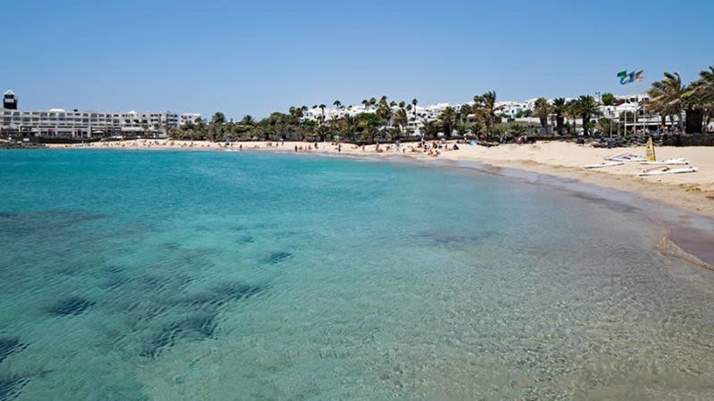 playa de las cucharas costa teguise 