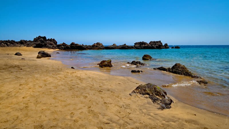 playa chica best beach in puerto del carmen 