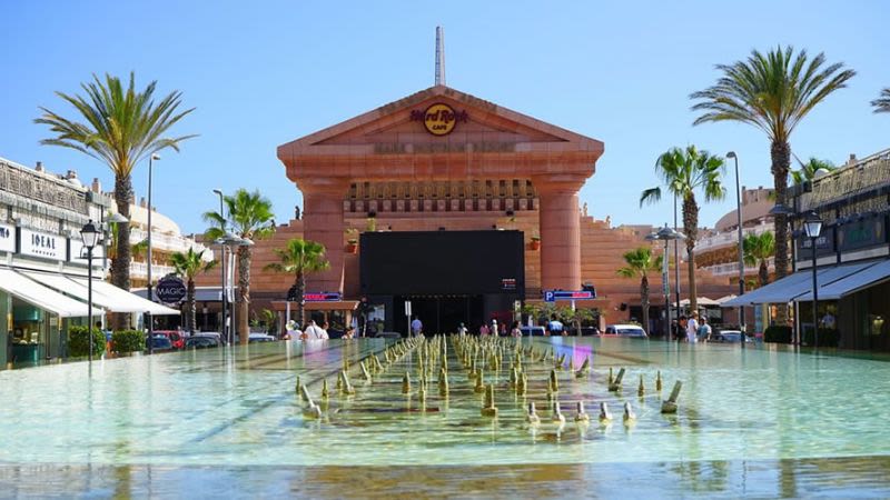 piramide de arona playa las americas tenerife 