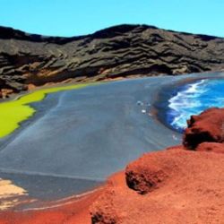 Volcanoes and Caves: Full-Day Tour of Lanzarote
