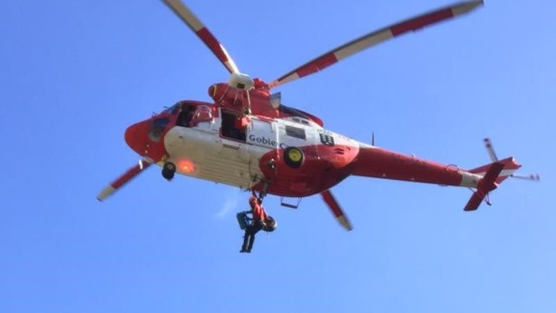 Tourists rescued by helicopter from Los Gigantes cliffs in Tenerife