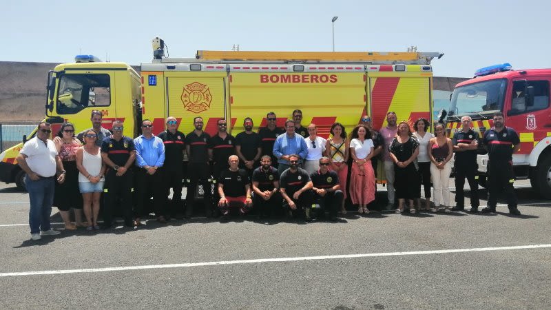 Fuerteventura firefighters and emergency personnel return home after helping in the battle against the fire in Tenerife
