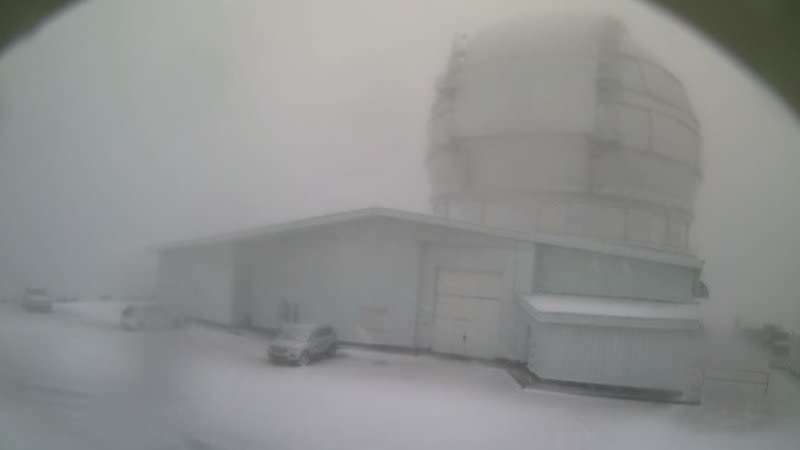 Snow in La Palma and Tenerife, with closed access roads to Teide National Park due to ice