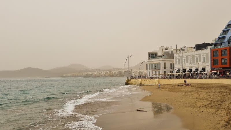Canary Islands affected by the intense calima as the haze causes problems at airports
