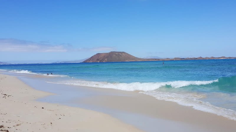 Sunbeds and beach bars to return soon to the beaches of Corralejo