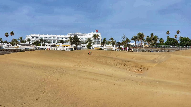 VIDEO: Feel good music with a view of Maspalomas dunes