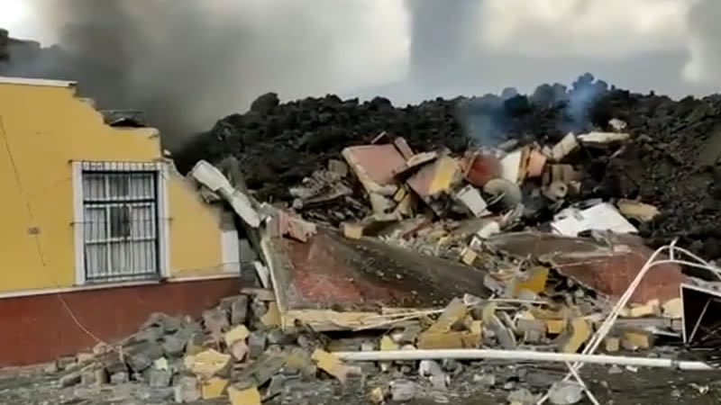 La Palma update: lava advances very slowly, so it's not certain anymore that it will reach the sea