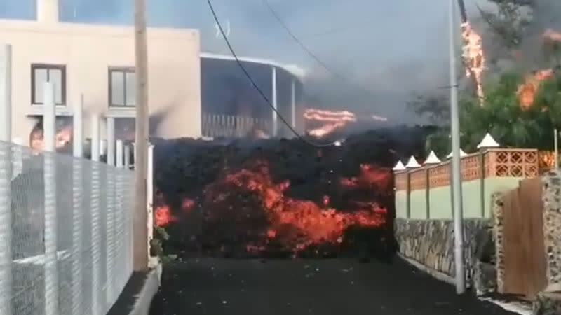 The lava will likely reach the coastal area of La Palma this evening
