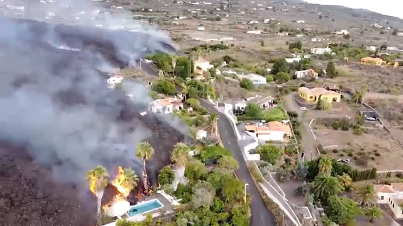A new eruptive mouth has opened up in La Palma