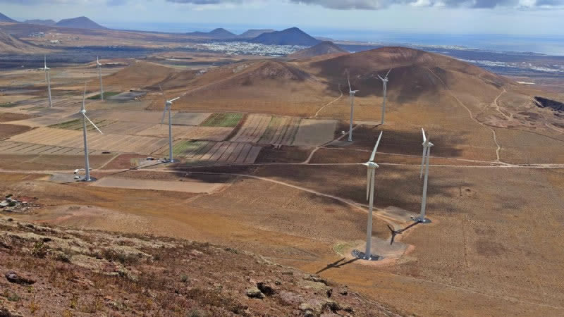 The four wind turbines from Arrecife Wind Farm begin to produce energy in Lanzarote