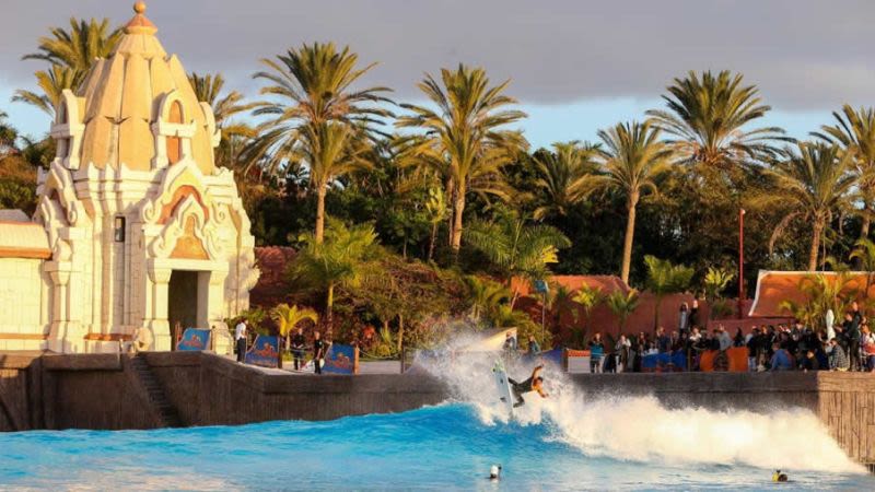 Best European surfers gather at Siam Park to ride the world's largest artificial waves